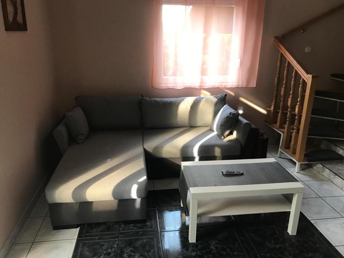 Orsolya Nyaralohaz Villa Balatonszarszo Exterior foto