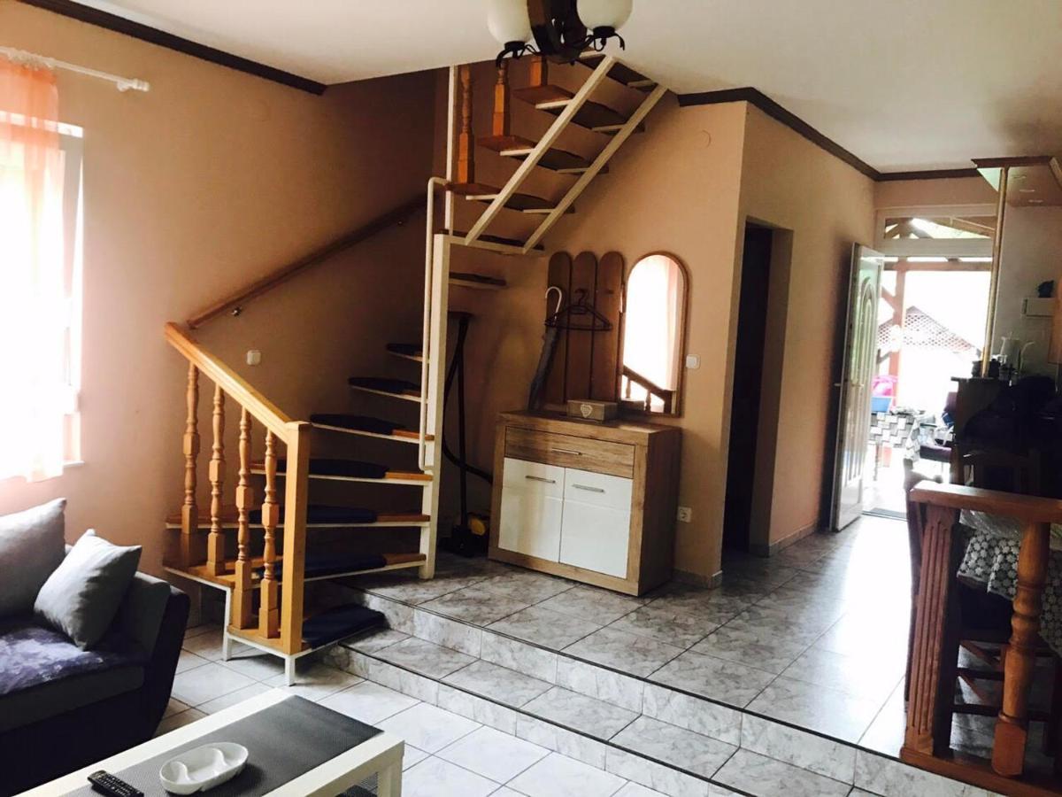 Orsolya Nyaralohaz Villa Balatonszarszo Exterior foto